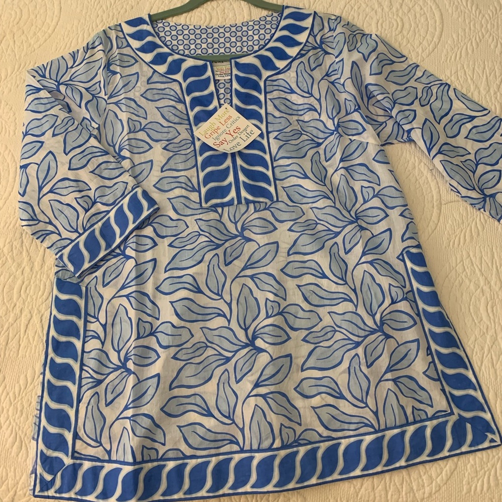 Gretchen Scott size Large, coastal top.